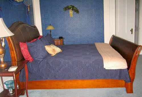 Elmira'S Painted Lady Bed & Breakfast Экстерьер фото