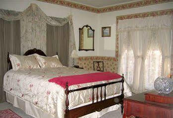 Elmira'S Painted Lady Bed & Breakfast Экстерьер фото